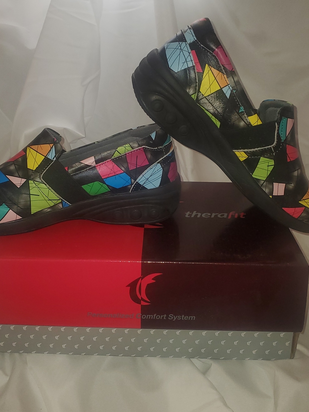 Women's Therafit Multi-Color Geometric Slip-On Shoe Size 8.5